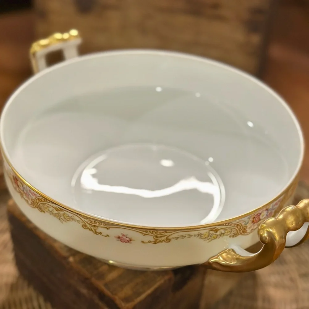 Noritake Trojan Fine Porcelain Vegetable Bowl With Finial Topped Dome Lid